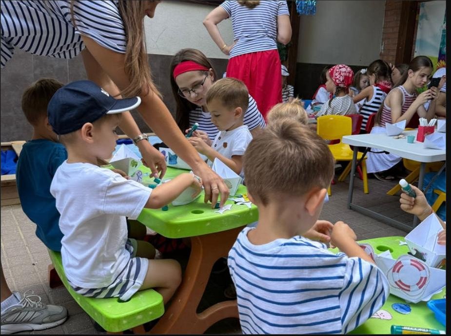 Activități practice pe terasa grădiniței