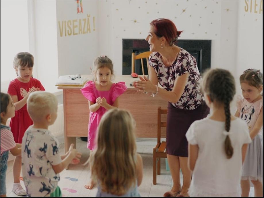 Activitate de grup în sala de clasă