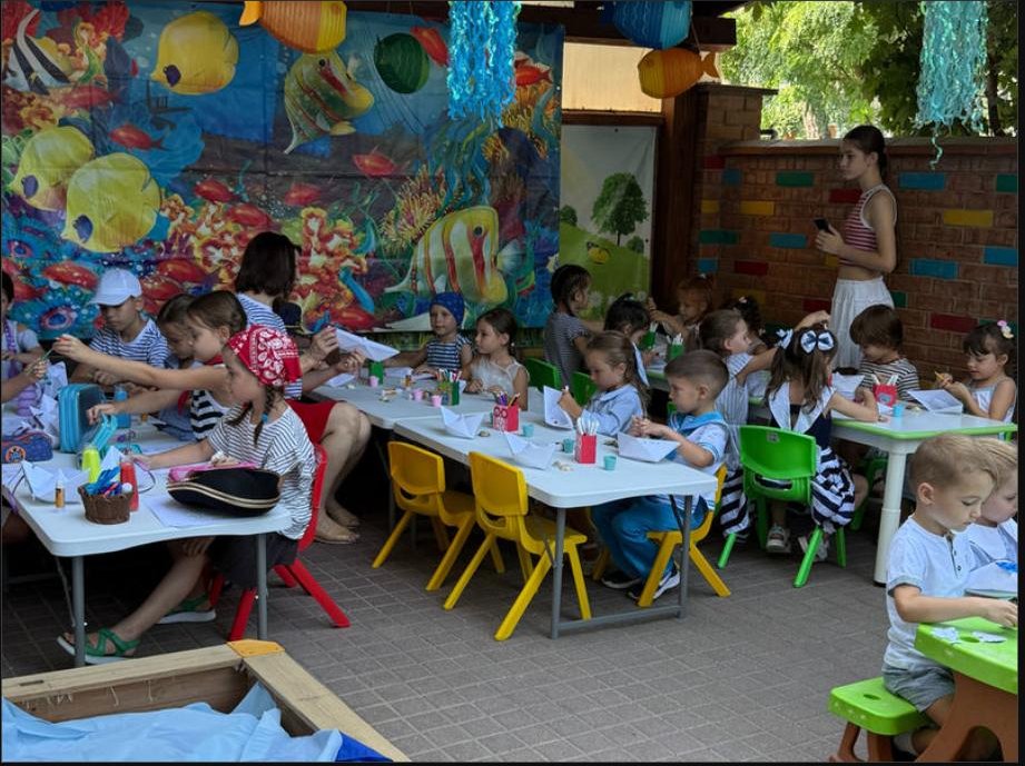 Copii la origami pe terasă